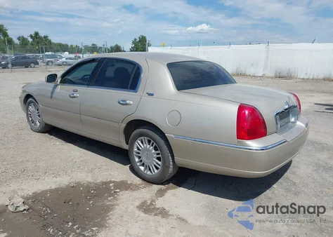 2008 Lincoln Town Car Signature Limited from USA, damaged, VIN 2LNHM82W68X650032